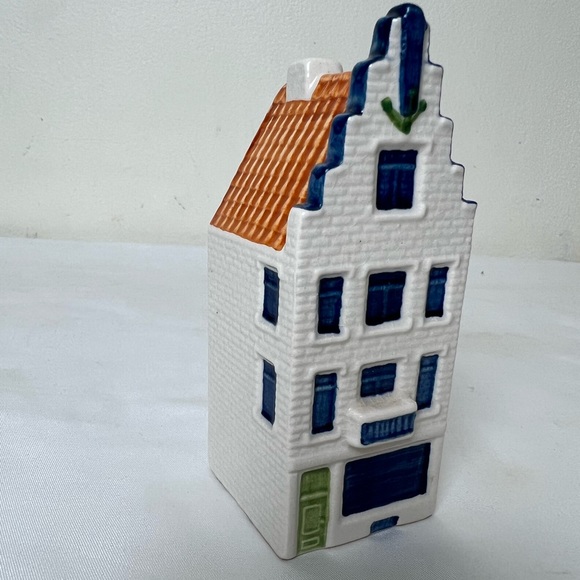 Elesva Holland - Picture 3 of 4